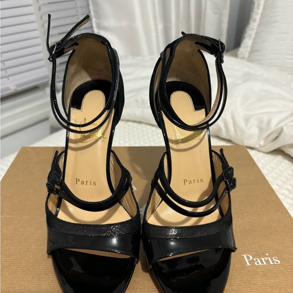 CHRISTIAN LOUBOUTIN OPEN TOE PATENT-BLACK HEELS bottoms sealed SZ: 7 barely worn - Picture 2 of 5